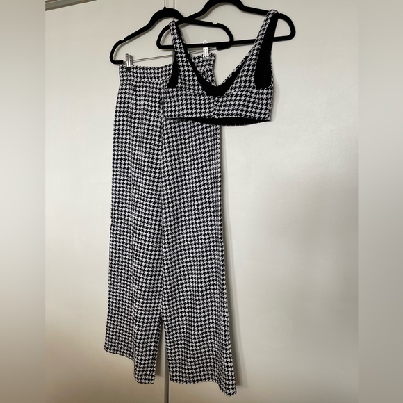 Showpo Black & White Houndstooth Wide-Leg Pants - Picture 2 of 5